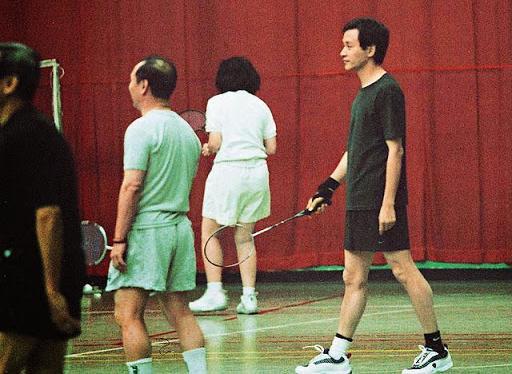 张国荣生前打羽毛球