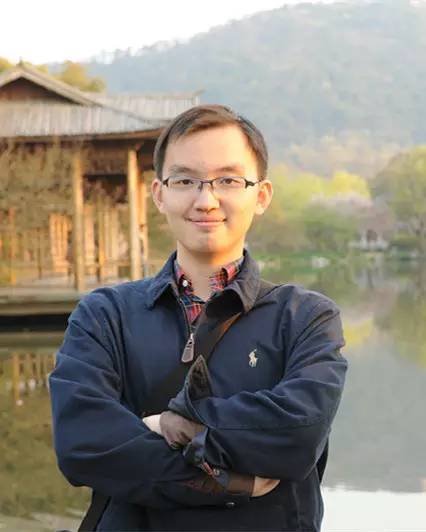 李喆:闲敲棋子落灯花