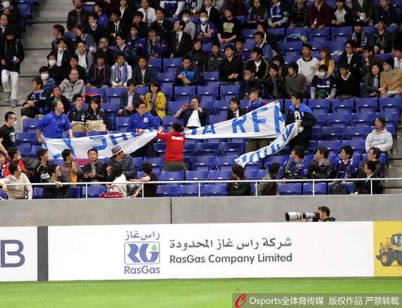 亚冠赛场上的“标语事件”让申花上港再次陷入口水战