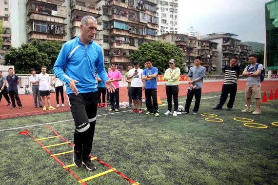 深圳人人主帅高歌奇现场指导