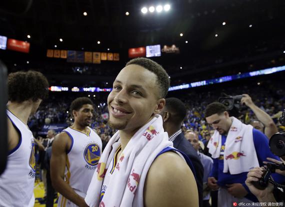 库里复出两场状态神勇