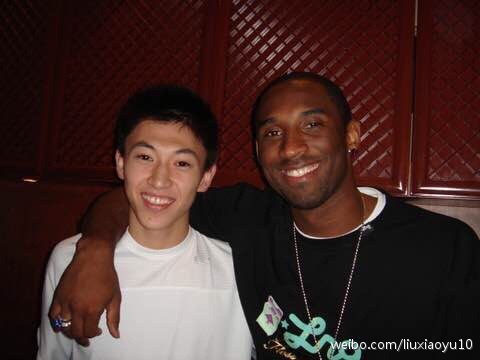 刘晓宇晒出的与科比的合照