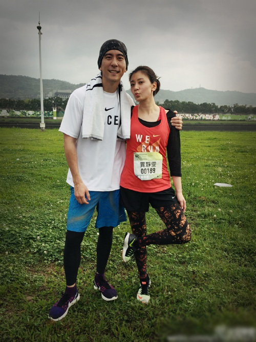 明星晒跑步照“打卡”