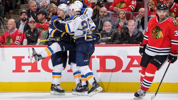 蓝调队员庆祝胜利