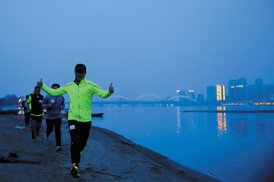 哈尔滨人“夜跑”生活