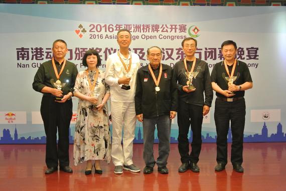 左起：陶建华、孙铭、林荣强、亚太桥联副主席黄辉祥、沈小农、沈明坤