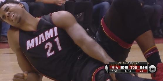 受伤后痛苦的白边