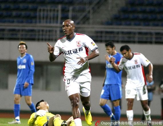 在长春亚泰效力时的金尼