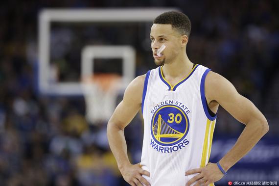 库里的这次蝉联写下了多个纪录