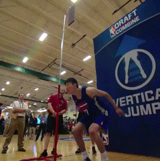 周琦测试原地摸高