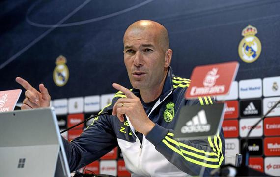 齐达内参加发布会