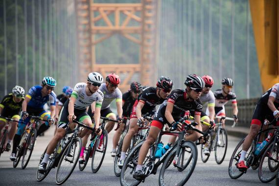 青山秀水千岛湖举办自行车赛