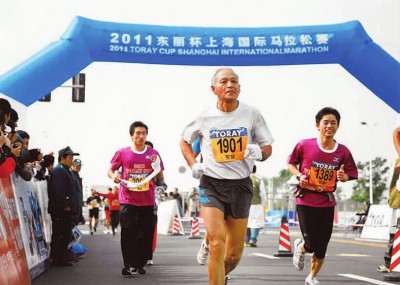 大叔8年跑完45场马拉松