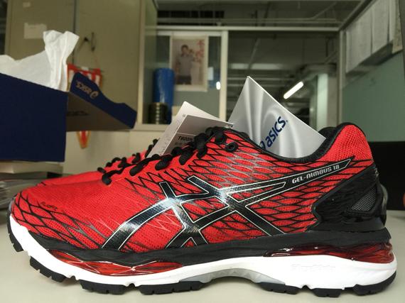 ASICS Gel-Nimbus 18测评：轻得发飘软得打颤_手机新浪网