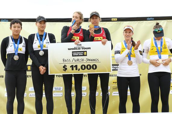 薛晨/夏欣怡登上领奖台