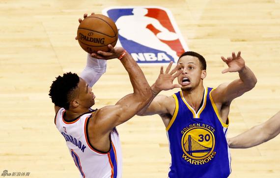 勇士一年来首次连败