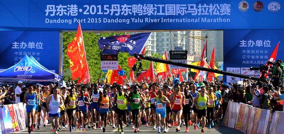 2016年丹东鸭绿江国际马拉松赛交通管制通告，如下。