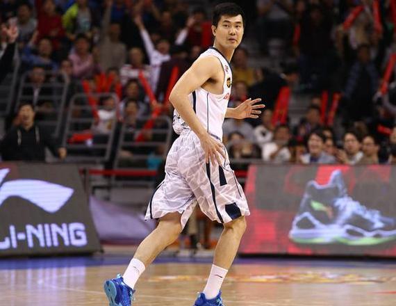 15-16赛季他依然奔跑在赛场上