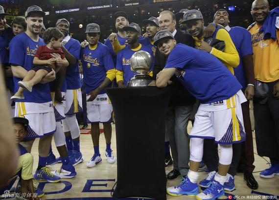 水花兄弟与勇士庆祝西部冠军