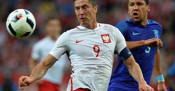 莱万受到重点照顾