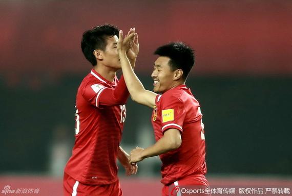 国足庆祝进球