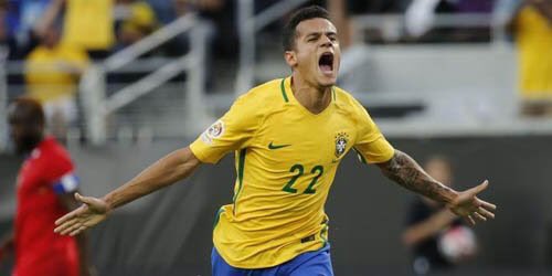 库蒂尼奥庆祝进球