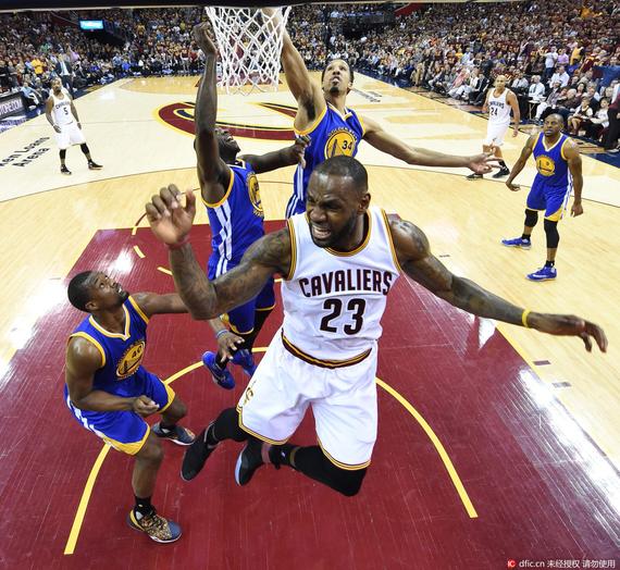 你想空手接住飞刀？