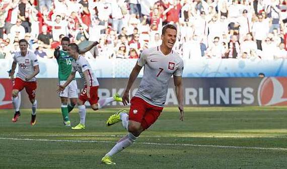 波兰全场围攻胜北爱尔兰