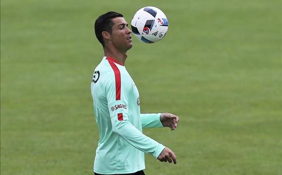 C罗自带理疗师备战欧洲杯