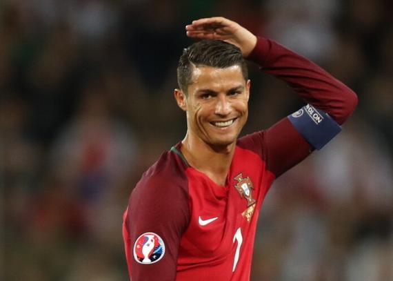 C罗对裁判有点怨言