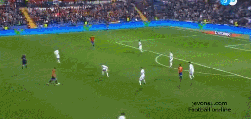 加斯帕尔一个后卫都来欺负哈特