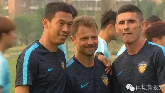 李白成权健翻译