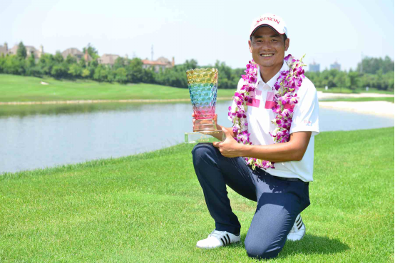 百汇吉杯职业-业余锦标赛第二场落幕 严斌强势夺冠