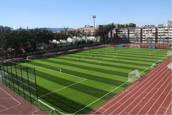 学校操场到底该使用哪种跑道