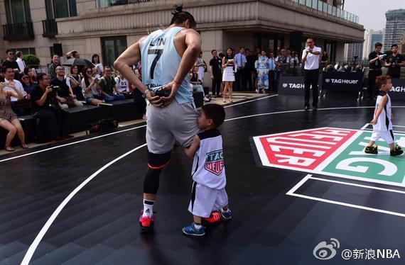 只见过休赛期抬身价的，没见过自己压身价的