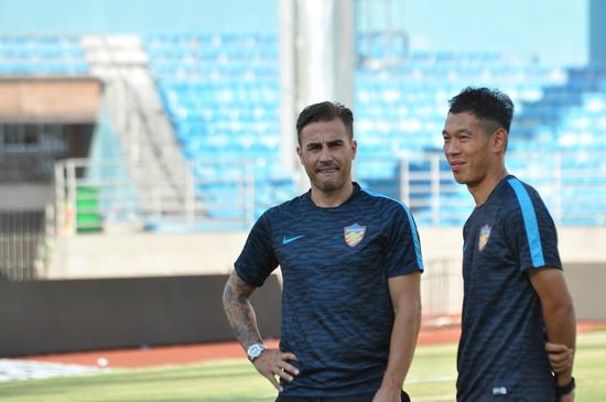 卡纳瓦罗在训练中