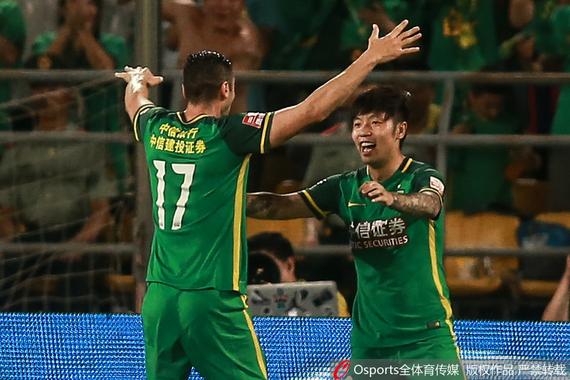 张稀哲庆祝进球