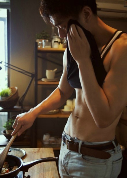 肌肉煮男成完美男友新标准赏心悦目又能秀色可餐