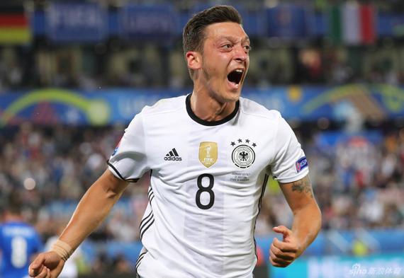 厄齐尔再度在欧洲杯上对意大利进球