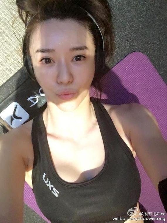 周韦彤健身照大胸呼之欲出