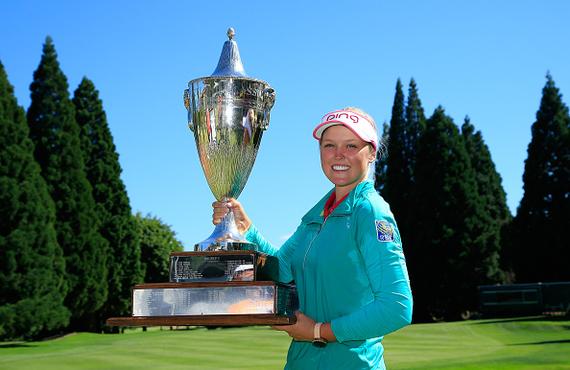 亨德森成功卫冕，赢得LPGA第三冠