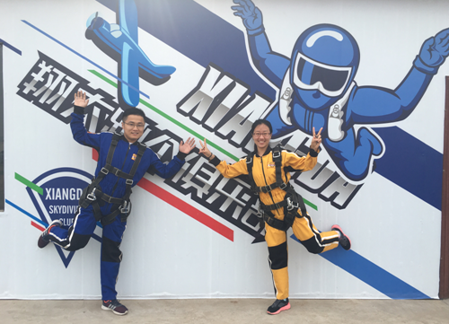 藏春强：中国第一家飞机高空跳伞俱乐部的创立之路。
