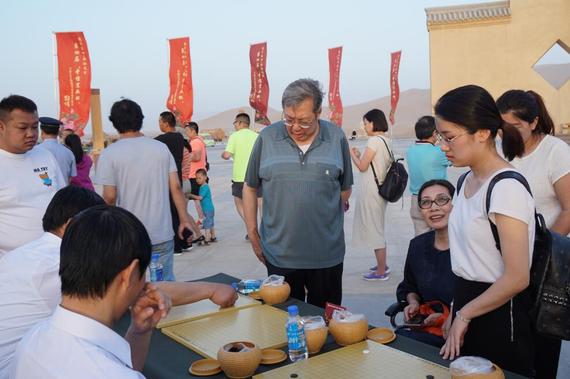 7月5日，林将军在观战於之莹下多面指导棋