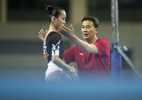 王群策安慰姚金男