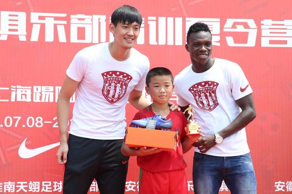 颜骏凌和埃弗拉