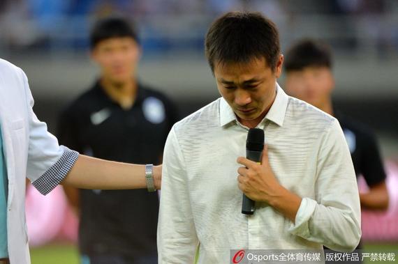 王新欣眼含泪花正式宣布退役