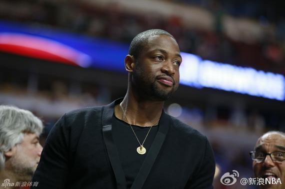 韦德徘徊詹保间