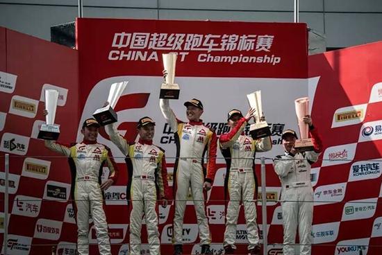 最终,jrm嘉锐腾达车队的董荷斌/朱俊翰车组和林樾/郑挺车组包揽了