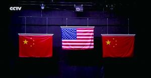 网友指出女子10米气步枪颁奖仪式上，中国国旗出错，四颗小五角星应各有一个角正对大五角星中心点
