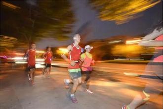 跑步虽好切记量力而行 建议：饭后一小时再跑步